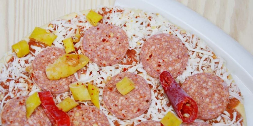 Comment améliorer le goût d'une pizza industrielle ?